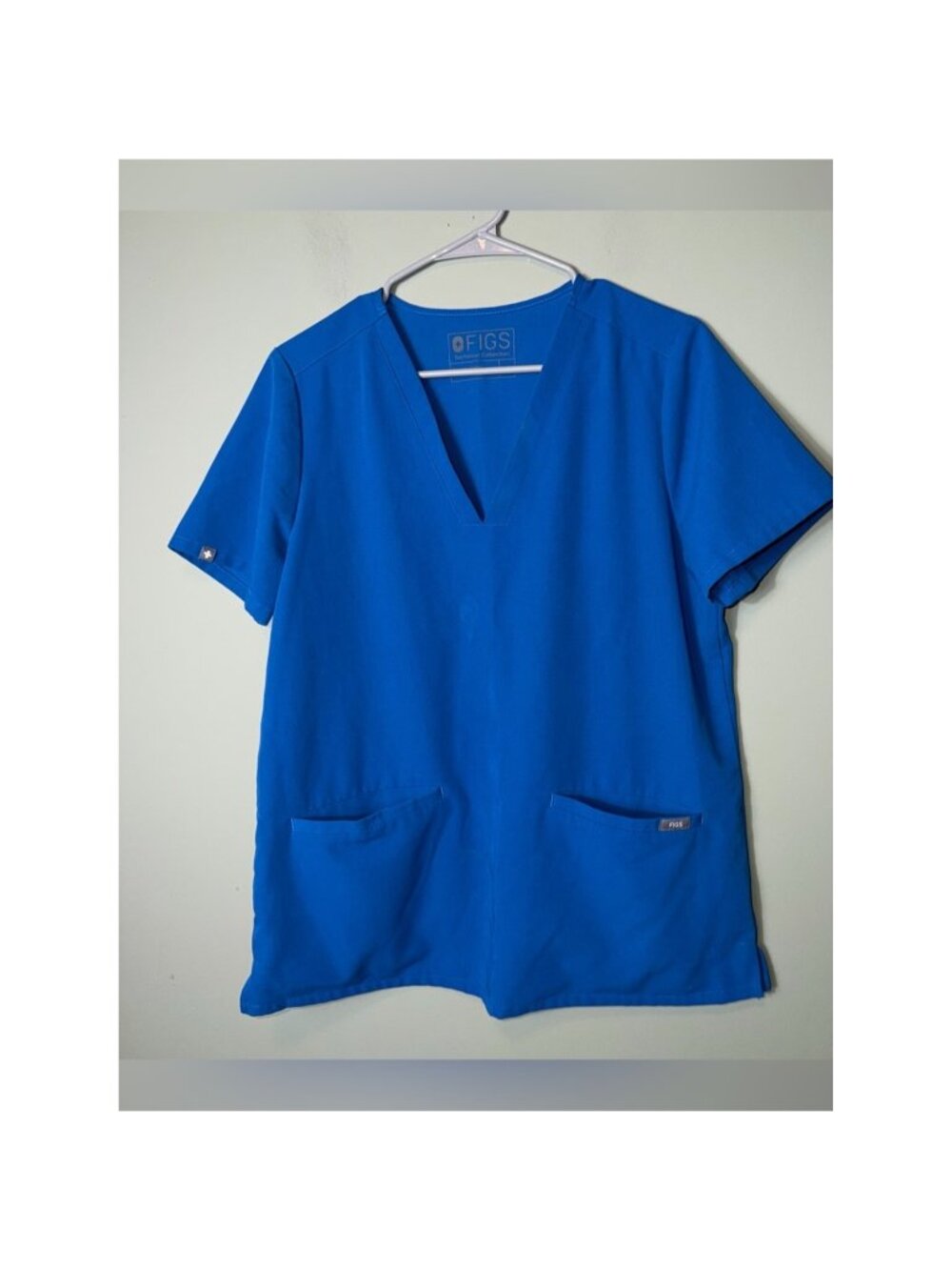 FIGS Women's Casma Three-Pocket Scrub Top (Style# FW1100) Medium Royal Blue